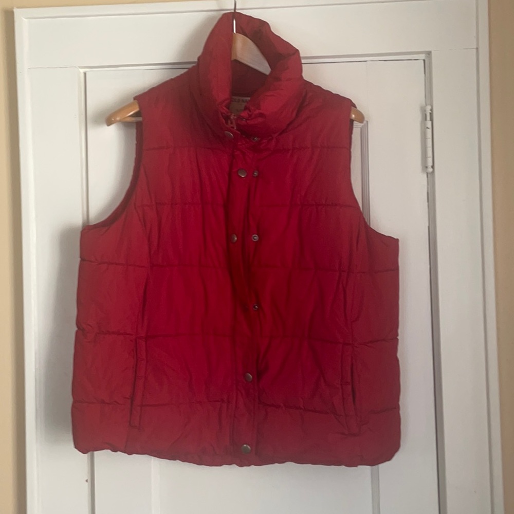 Old Navy maroon puffer jacket. Size XL.